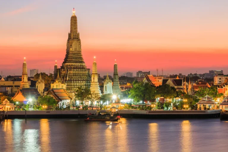 Bangkok temple at sunset